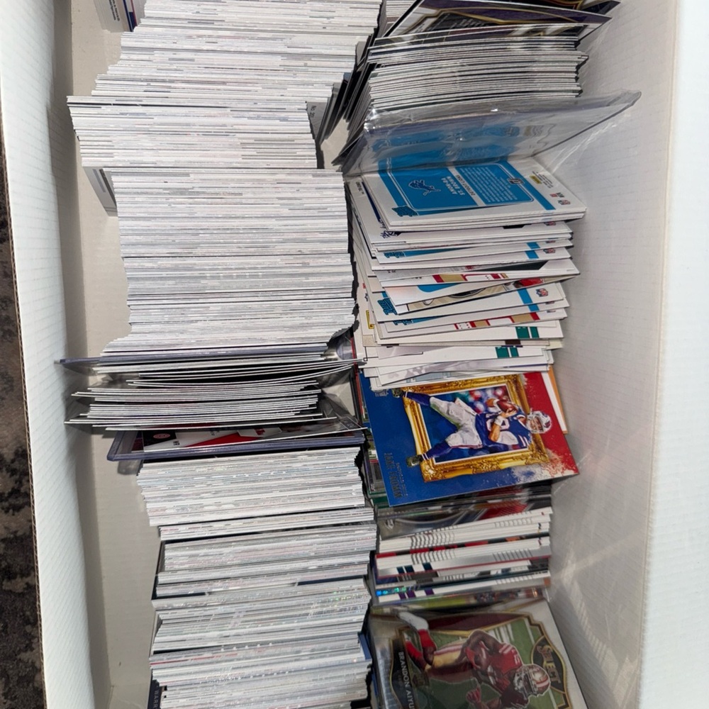 Assorted Sports Trading Cards Collection - Picture 5 of 7